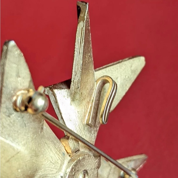 Vintage TRIFARI Maltese Cross Brooch Pin - Picture 5 of 5